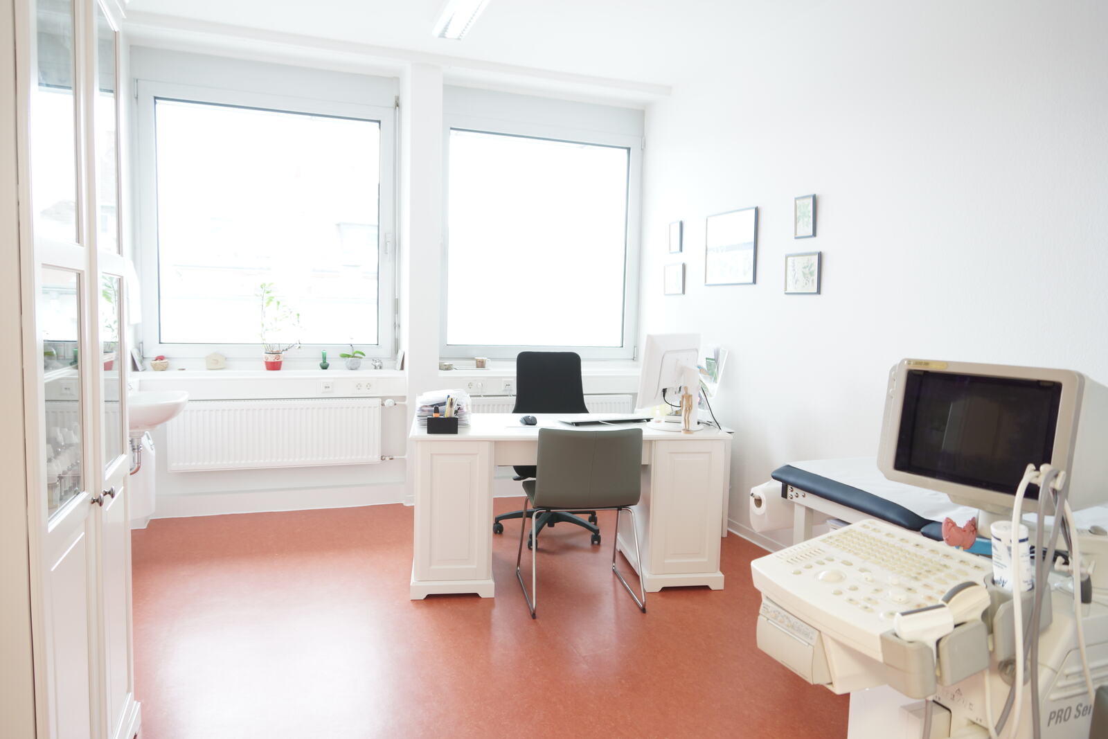 Sprechzimmer mit Ultraschallgerät